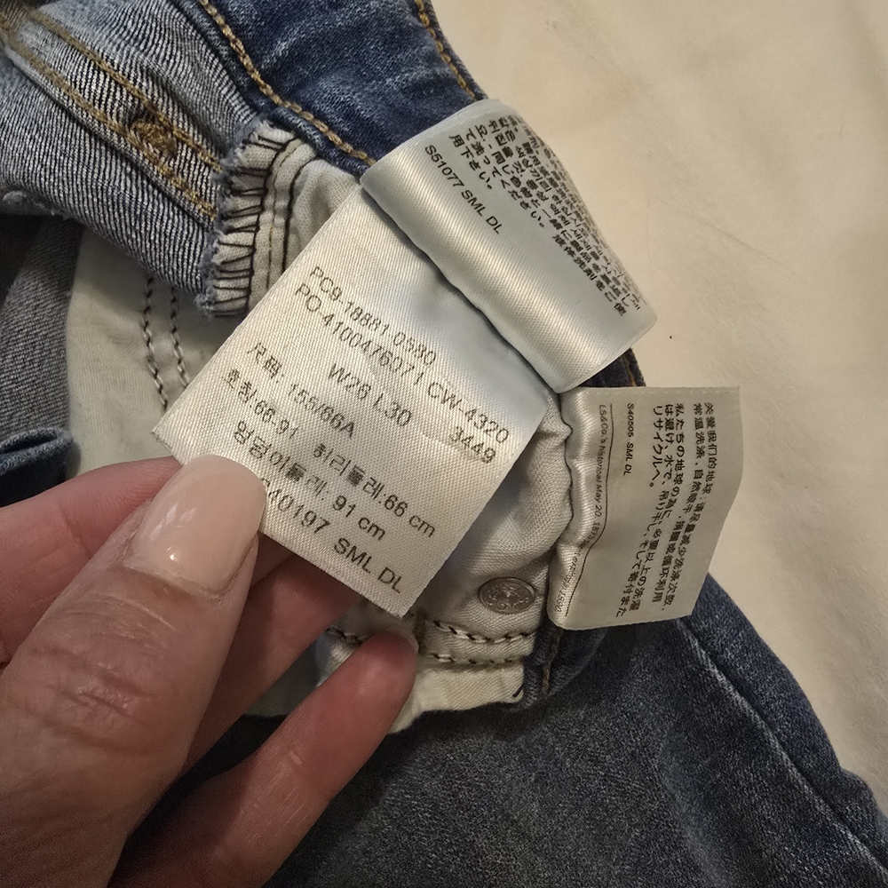 Levi's Distressed Skinny Jeans - Picture 9 of 13